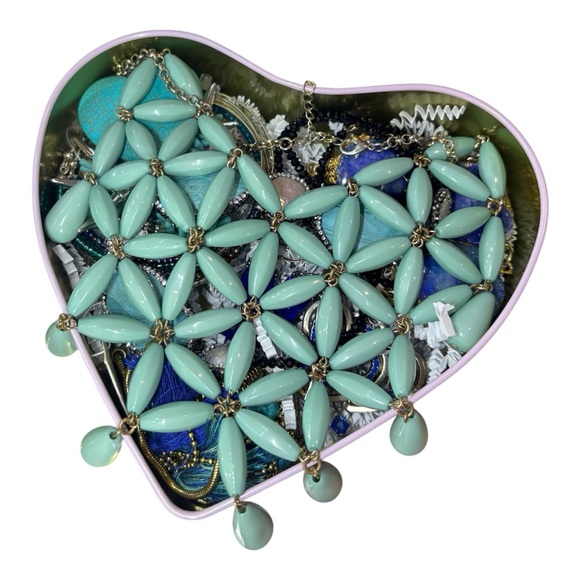 ✨ BLUE MYSTERY JEWELRY TIN ✨ - Picture 3 of 4